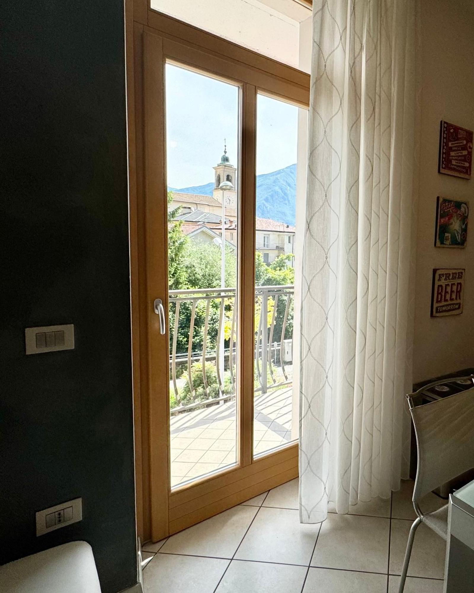 Das Rote Haus Riva del Garda Esterno foto