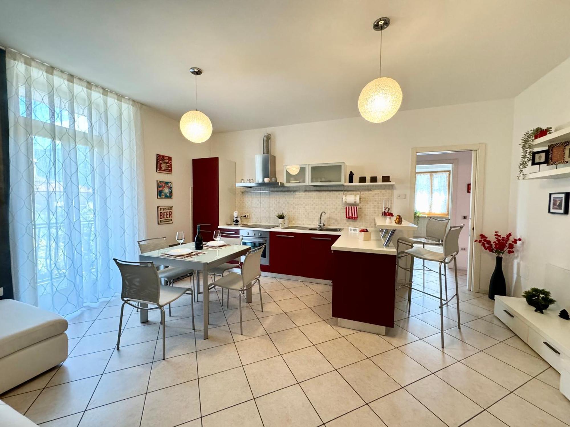 Das Rote Haus Riva del Garda Esterno foto