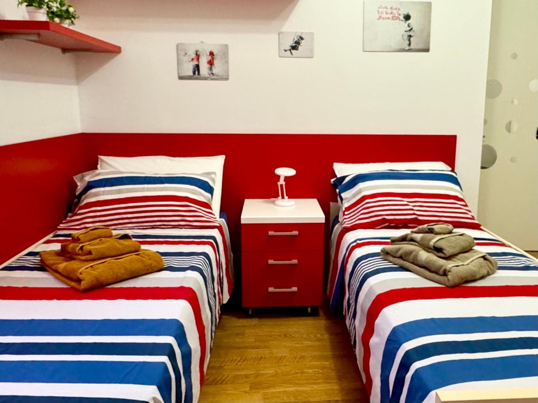 Das Rote Haus Riva del Garda Esterno foto